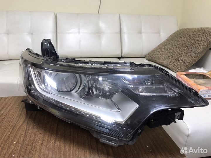 Фара правая Mitsubishi Outlander 3 рестайлинг 15г