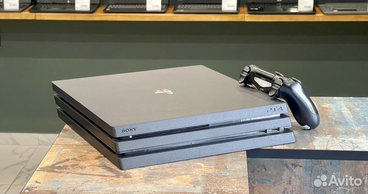 Sony Playstation 4PRO 1TB + Gamepad