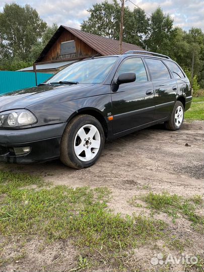 Toyota Avensis 2.0 AT, 2000, 250 000 км