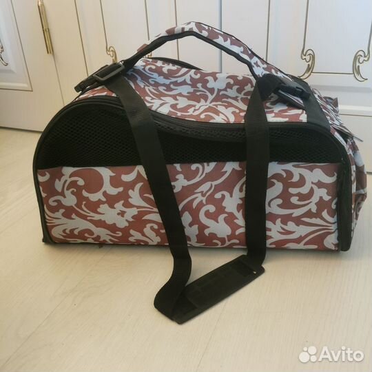 Переноска для кошек и мелких собак