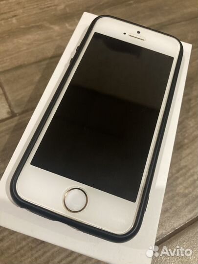 iPhone SE, 64 ГБ