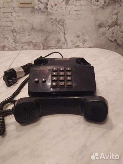 Старый телефон СССР кнопочный