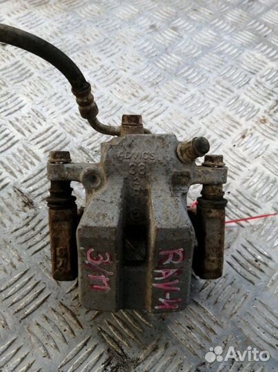 Суппорт задний правый Toyota Rav4 ACA30 2.0 1AZ-FE