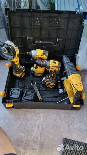 Набор электроинструмента 4в1 DeWalt