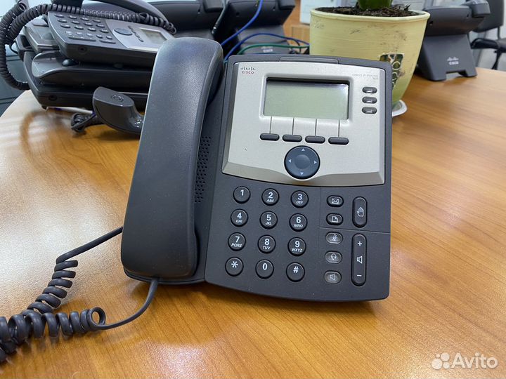 IP-телефон Cisco SPA 303
