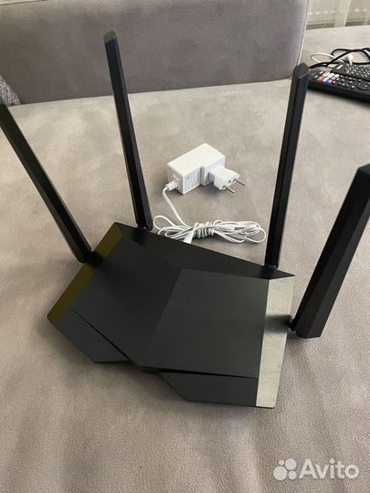 Продаю роутер Tenda