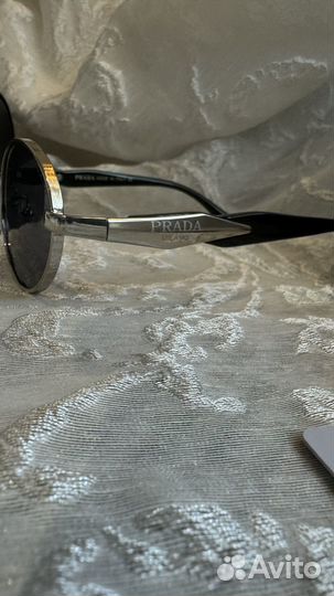 Солнцезащитные очки prada. Новые