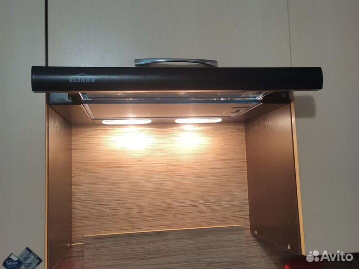 Вытяжка для кухни 50 см новая