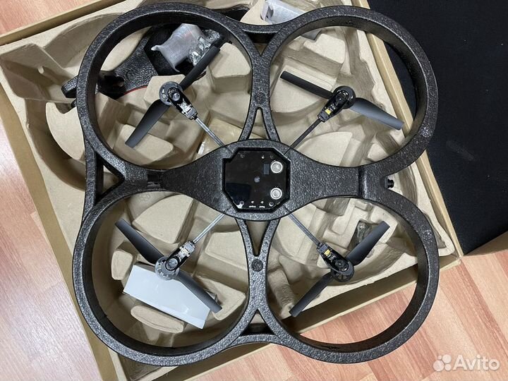 Квадрокоптер Parrot AR. Drone