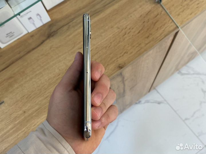 Телефон iPhone