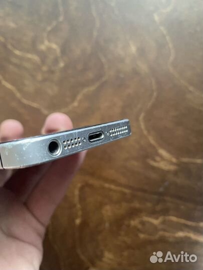 iPhone SE, 32 ГБ