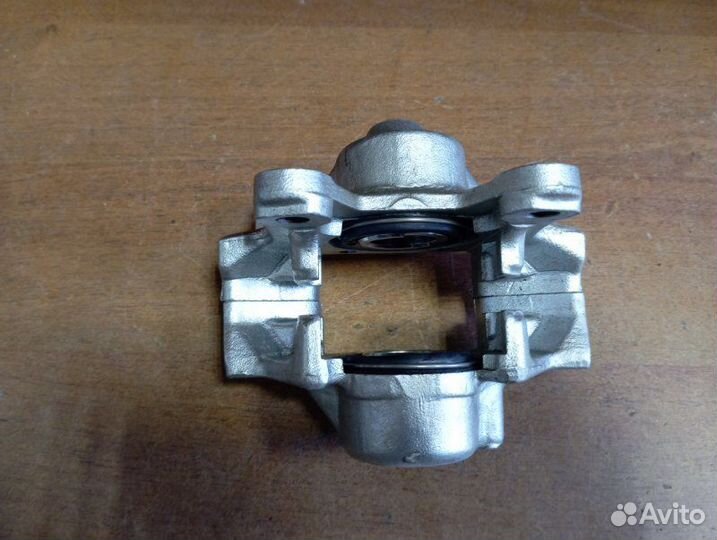 Суппорт тормозной задний правый Mercedes Benz