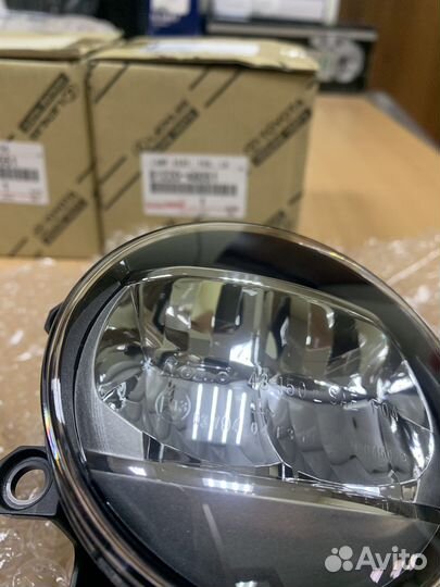 Противотуманные LED фары Toyota 8121048051