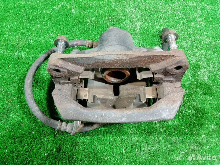 Суппорт тормозной задний правый Subaru Legacy