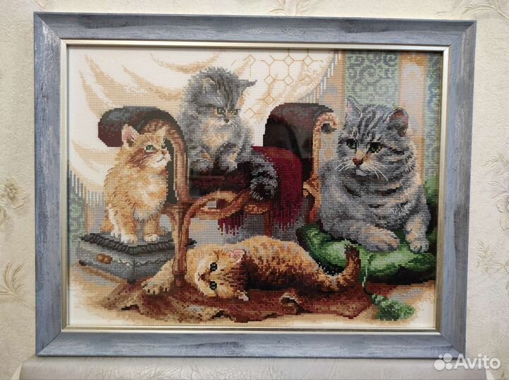 Картина вышитая крестом в рамке