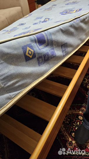 Кровать односпальная с матрасом