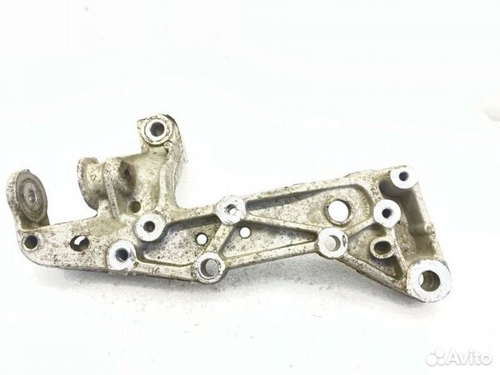 Крепление рычага подвески переднее левое Skoda