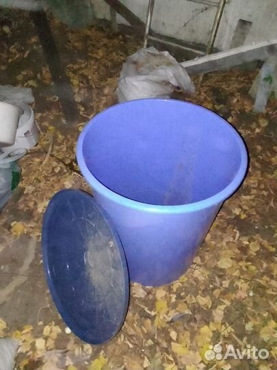 Бочка пластиковая 100 литров. С крышкой