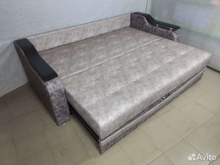 Диван на металлокаркасе