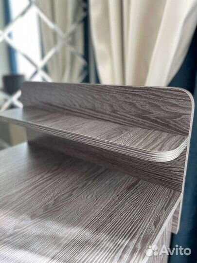 Стол маникюрный новый