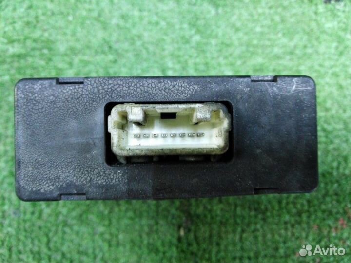 Блок управления подвеской Toyota Land Cruiser