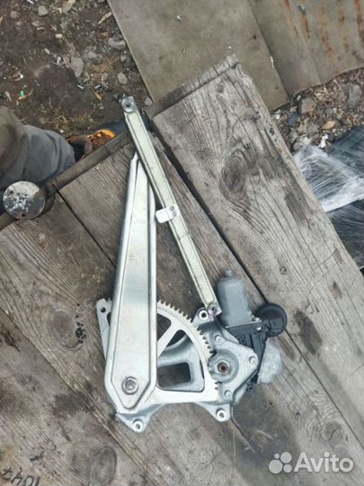 Стеклоподъемник задний правый Lexus Ls600Hl UVF46