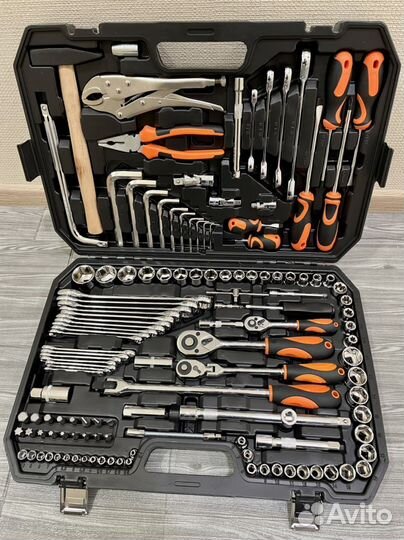 Набор инструментов с трещоточными ключами