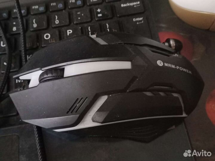 Компьютерная мышка проводная святится