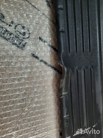 Накладка на бампер Toyota Land Cruiser 200