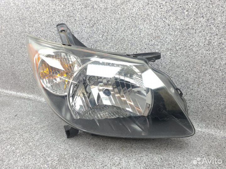 Фара передняя правая Toyota Voltz ZZE136 1zzfe