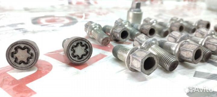 Болт колесный Audi A6 4G CGW 18.04.2011