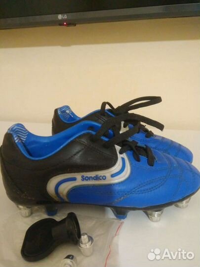 Бутсы футбольные