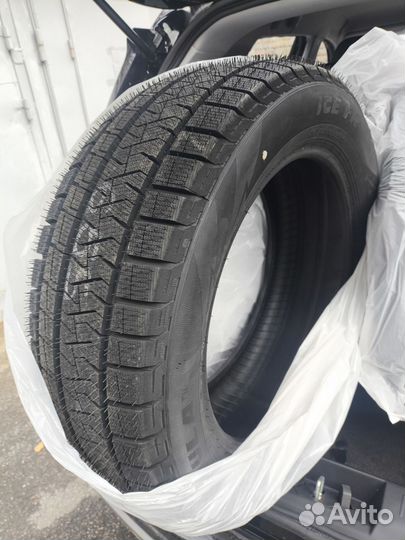 Formula Ice FR 215/60 R17 100T