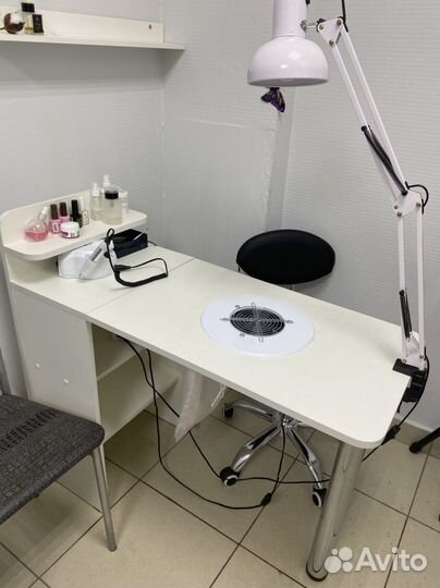 Маникюрный стол