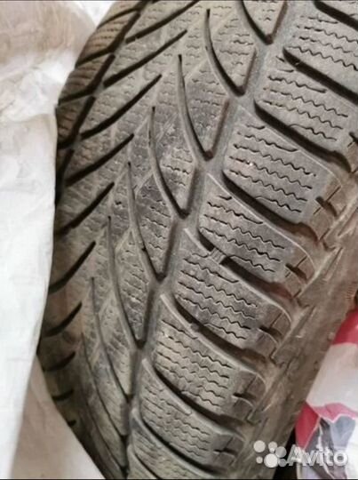 Goodyear UltraGrip Ice 2 235/55 R18 104T