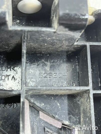 Кронштейн фонаря задний правый Toyota Land Cruiser