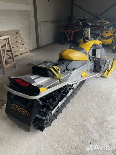 Снегоход BRP Ski-doo Summit 800