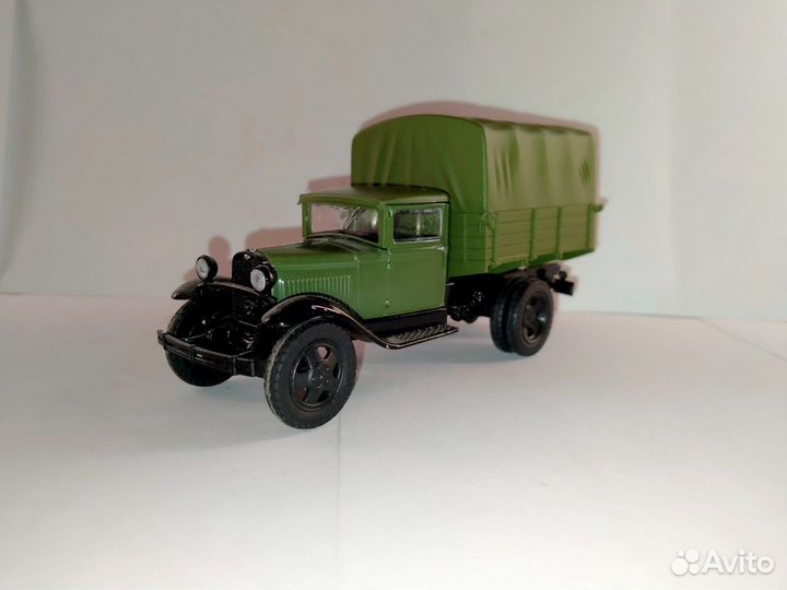 Модель 1/43 газ-аа