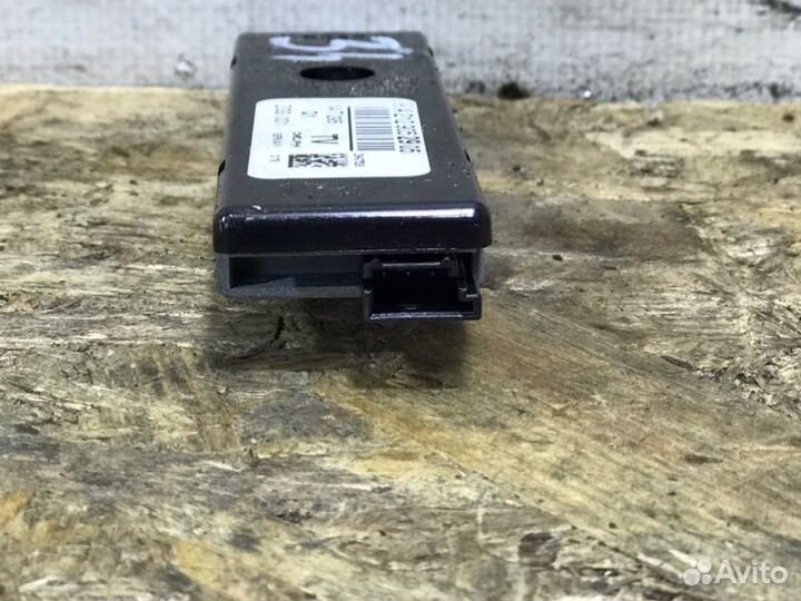 Усилитель антенны задний правый Mercedes-Benz