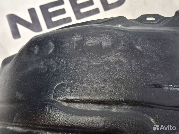 Подкрылок передний правый Toyota Camry