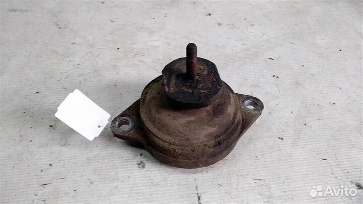 Опора двс левая (подушка) Audi 90 В2 85-86г