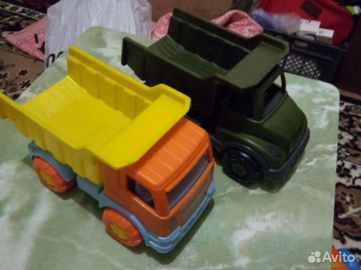 Два грузовика