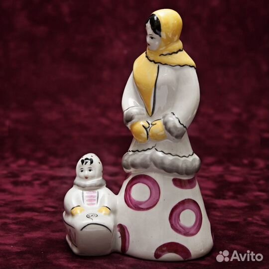 Фарфоровая статуэтка
