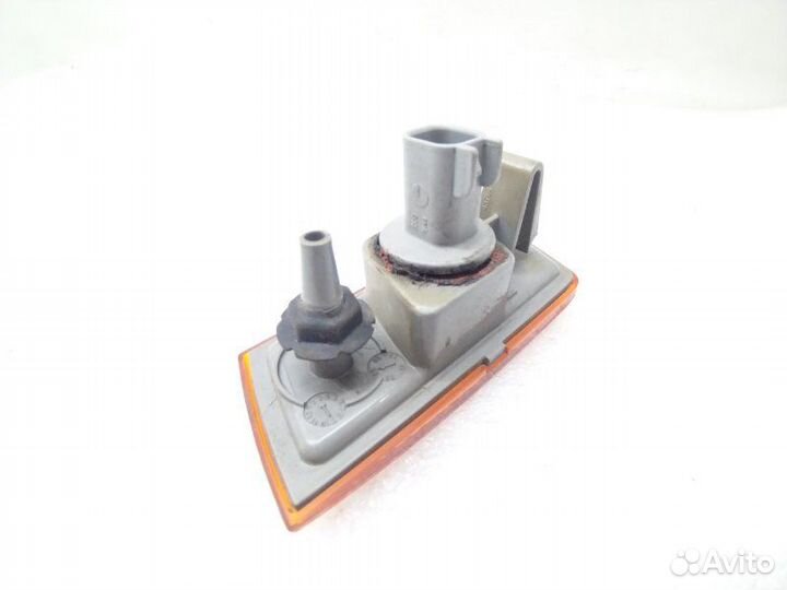 Повторитель поворота в бампер передний правый