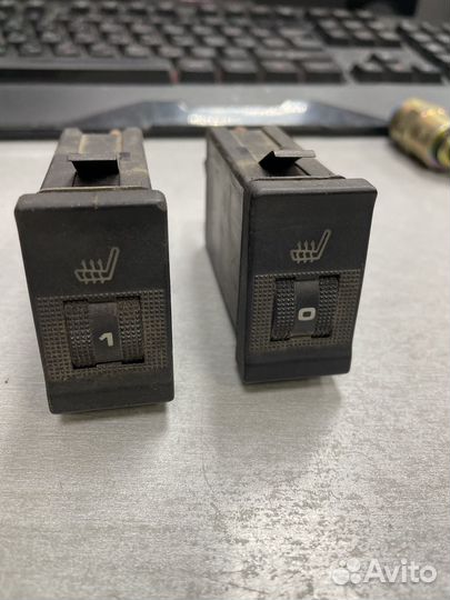 Кнопкa обогpевa сидений Аudi 100 4a0963563