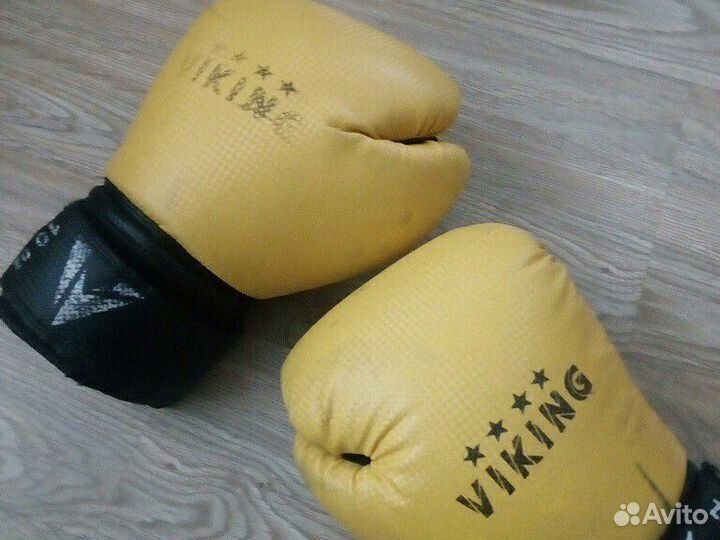 Боксерские перчатки