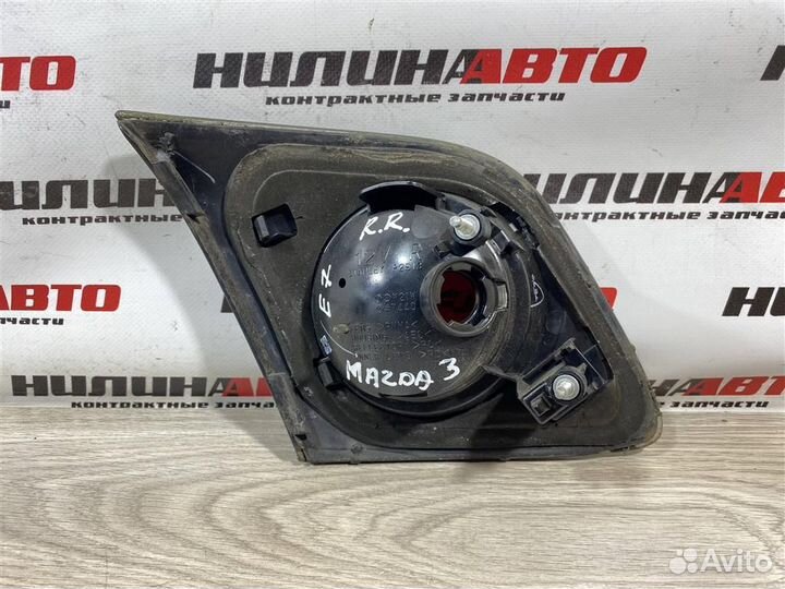 Фонарь правый в крышку багажника Мазда 3 BK бк