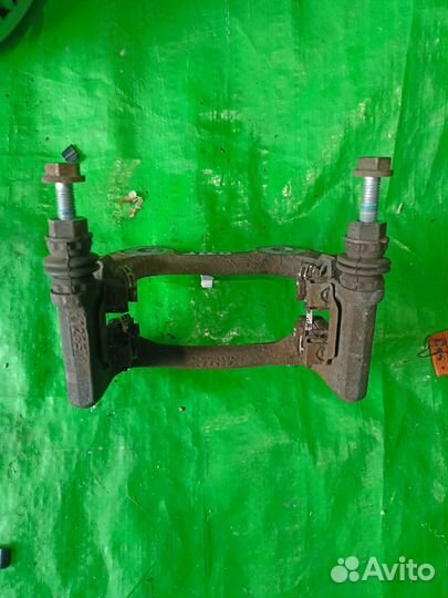 Рено Сценник 3 скоба суппорта заднего