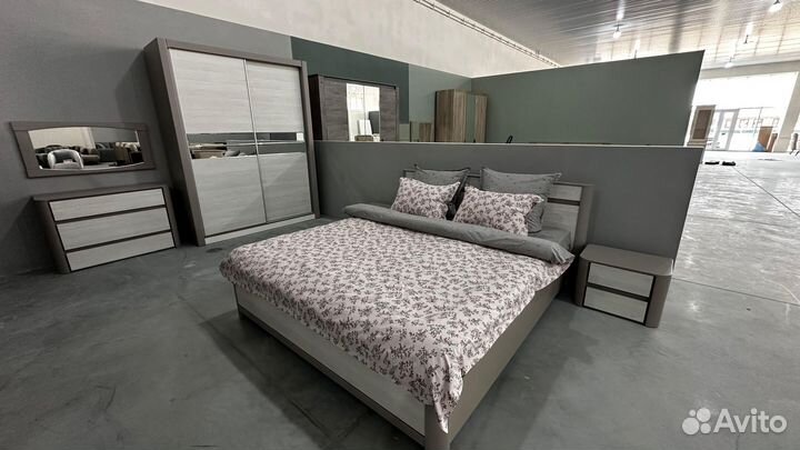 Спальный гарнитур