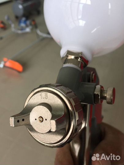 Краскопульт высокого давления с верхним бачком 500